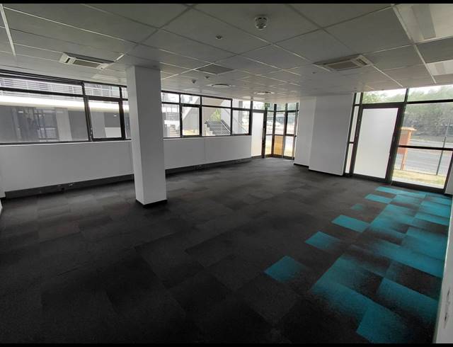 1,005M² OFFICE TO LET IN BRYANSTON